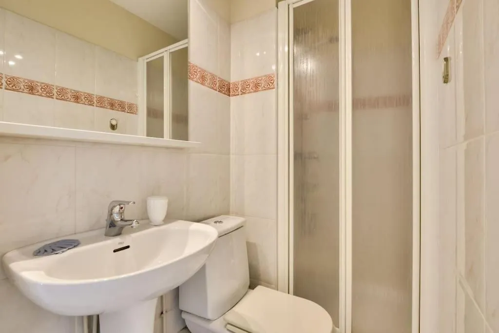 Apartment W 2 Bathrooms At 400M From The Beach Nice