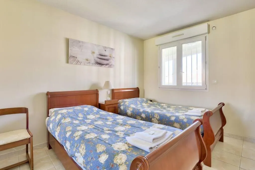Apartment W 2 Bathrooms At 400M From The Beach location