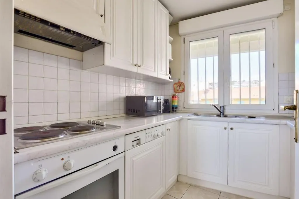 Apartment W 2 Bathrooms At 400M From The Beach Nice France